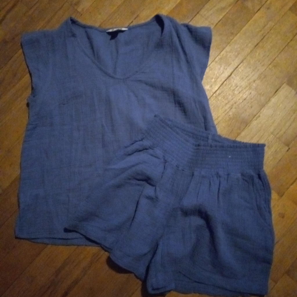 Three Dots Short Set